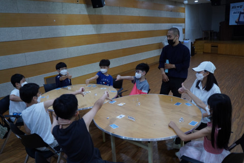 통일을 방해하는 세력 찾는 ‘통피아’ 보드게임