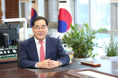 한국법무보호복지공단 제14대 신용도 이사장은 3년의 재임기간 동안 출소자 인권 향상 및 조직 내실화 등에서 큰 기여를 했다