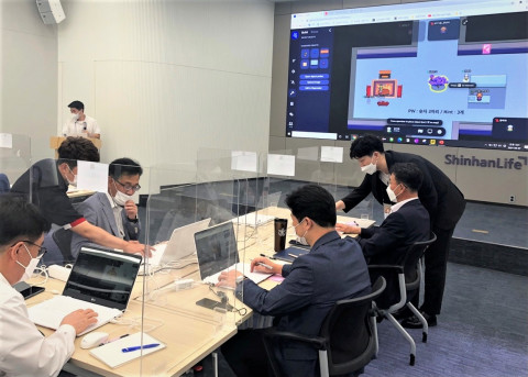 신한라이프가 거꾸로 스쿨을 운영한다
