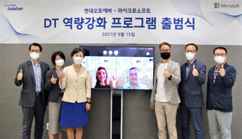 왼쪽 세 번째부터 MS코리아 이지은 대표이사, 현대오토에버 서정식 대표이사