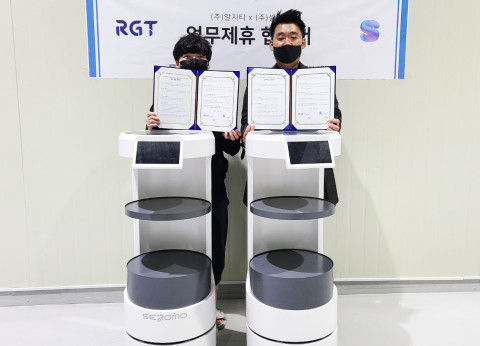 왼쪽부터 알지티 정호정 대표와 셀버스 김기동 대표