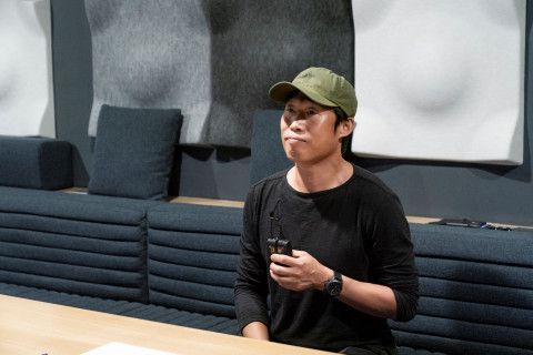 배우 유해진이 국경없는의사회 구호 활동가의 이야기를 담은 다큐멘터리 ‘에고이스트’의 내레이션에 목소리 재능 기부로 참여했다