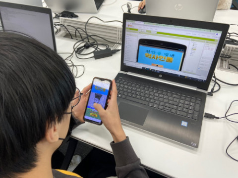 ‘H.APP.Y 역발상’은 천안 지역의 역사적 인물에 대한 앱을 만들고 모바일로 연동하는 작업을 진행했다