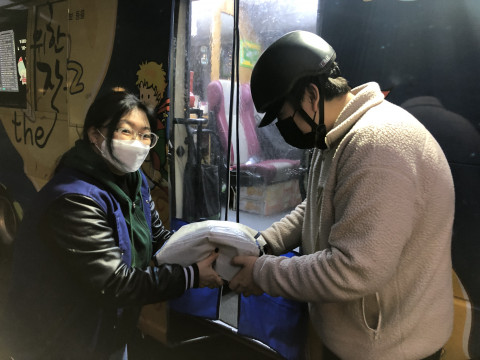 서울시립청소년이동쉼터(동북권)가 청소년 배달 노동자 지원사업을 추진한다