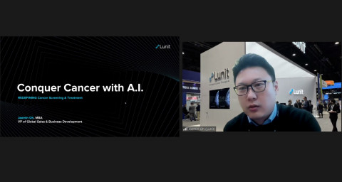 루닛이 한-UAE ICT 혁신 스타트업 온라인 설명회에서 인공지능 암 진단 솔루션에 대해 소개하고 있다