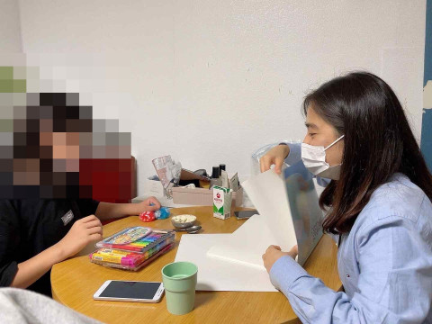 한국법무보호복지공단은 출소자 자녀들을 지원하기 위해 학업지원 멘토링 프로그램을 실시하고 있다