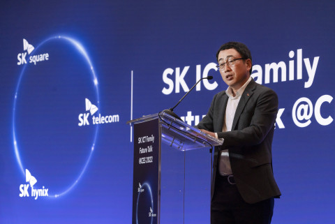 유영상 SK텔레콤 사장이 CES 2022에서 기자 간담회를 갖고 ‘SK ICT 연합’의 비전을 발표하고 있다