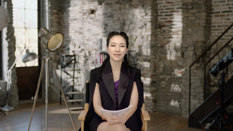 신한라이프의 가상 인간 모델 로지가 유튜브에 MC로 등장했다