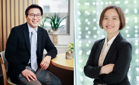 왼쪽부터 에쓰티케이 대표이사 이승근, 아크로니스코리아 지사장 고목동