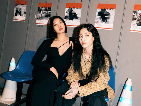 클래스 인터뷰 중인 모니카와 립제이