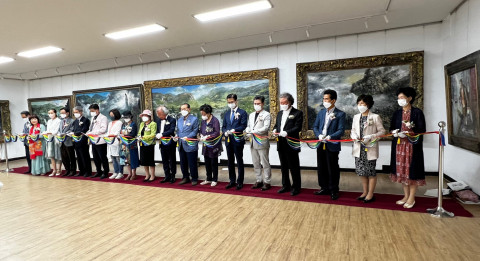 강위덕 시인의 강위덕종합예술박물관 개관식이 성공적으로 마무리됐다