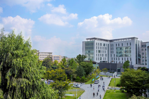 사이버한국외국어대학교가 우즈베키스탄 나망간 세종학당의 운영기관인 코리아베스트아카데미와 업무 협약을 체결했다