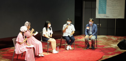미미시스터즈와 함게 청소년의 이야기를 풀어가는 청소년과 교사