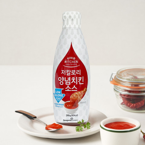 동원홈푸드가 출시한 ‘비비드키친 저칼로리 양념치킨소스’ 제품