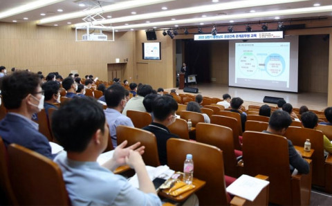 충남도서관에서 23일 열린 공공건축 수준 향상을 위한 ‘2022년 상반기 충청남도 공공건축 관계공무원 교육’ 전경