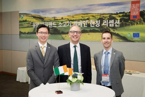 왼쪽부터 말콤 레오이 보드비아 아일랜드식품청 마켓스페셜리스트, 줄리안 클래어 주한 아일랜드대사, 코맥 피츠패트릭 주한 아일랜드대사관 농무관