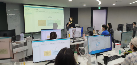 크레버스가 한국폴리텍대학에서 증강현실시스템과 학생을 대상으로 ‘코드얼라이브’ AI 특강을 진행했다