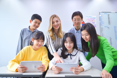 에이프릴어학원 3개 지점과 청담어학원 2개 지점이 가을학기를 맞아 신규 개원한다