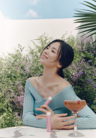 아모레퍼시픽 대표 이너뷰티 브랜드 바이탈뷰티가 뮤즈 송혜교와 함께한 ‘일상이 아름다움이 되는 순간’ 가을 시즌 화보를 공개했다