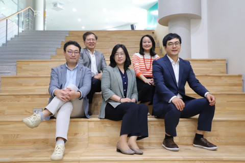 왼쪽부터 임대웅 비엔지파트너스 대표, 이종익 한국사회투자 대표, 이한경 에코앤파트너스 대표, 이순열 한국사회투자 대표, 이종현 아시아 벤처 필란트로피 네트워크(AVPN) 한국 대표