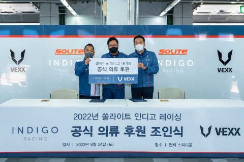 왼쪽부터 쏠라이트 인디고 레이싱 이재우 감독, 고장환 이사, V-EXX 이정규 대표