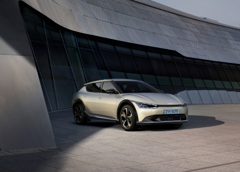기아가 출시한 The 2023 EV6