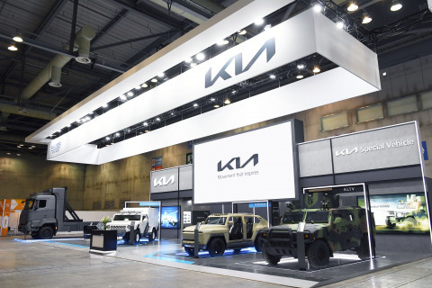 DX KOREA 2022 방산전시회에 참가한 기아 무기체계관 전경