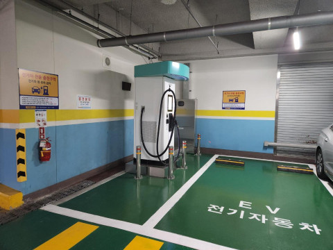 금천종합복지타운 지하 주차장 내 전기차 충전 시설
