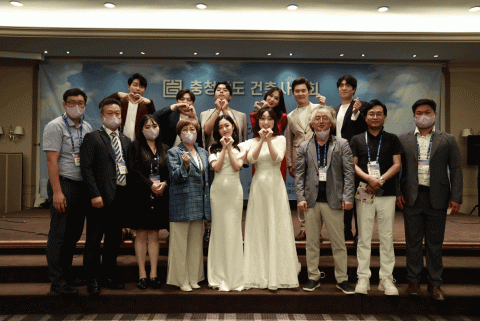 남성 보컬 그룹 프라이하이트가 2022 충남건축사대회에서 성공적인 오프닝 공연을 선보였다