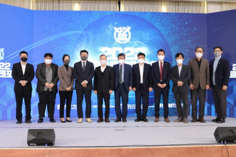 왼쪽부터 서울대 재료공학부 박민혁 교수, 서울대 재료공학부 강승균 교수, 서울대 재료공학부 장혜진 교수, 서울대 재료공학부 유웅열 학부장, 포스코 기술연구원 이상호 연구위원, 서울