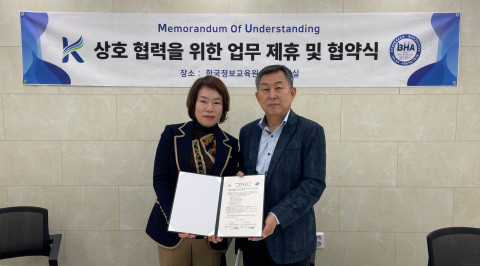 왼쪽부터 한국정보교육원 김선경 대표, 한국인식산업 이명성 대표이사
