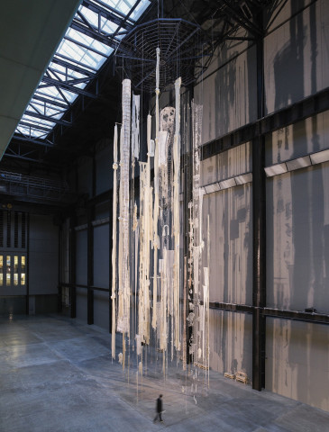 전시 전경 출처: Hyundai Commission: Cecilia Vicuña: Brain Forest Quipu Installation View at Tate Modern 20