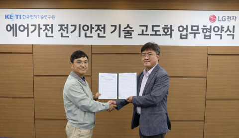LG전자가 한국전자기술연구원과 함께 안전에 대한 차별화된 고객경험을 제공하기 위해 12일 경남 창원시 LG스마트파크에서 가전제품 화재를 방지하는 기술을 공동으로 검증, 표준화하는 