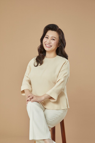 교원 빨간펜은 정신건강의학과 전문의 오은영 박사를 브랜드 모델로 발탁했다