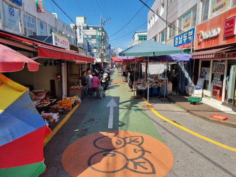 세스코가 인천시 부평구 일신동에 있는 일신종합시장 상인회와 ‘깨끗한 시장 안전 먹거리 환경 구축’을 위한 업무 협약을 맺었다