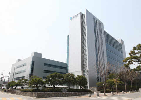 동아에스티가 튀르키예의 폴리파마와 2세대 빈혈 치료제 다베포에틴-알파바이오시밀러 ‘DA-3880’에 대한 독점적 라이선스 아웃 및 공급 계약을 체결했다고 밝혔다