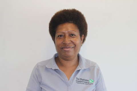 TNC 멜라네시아 프로그램의 맹고로마켓메리 프로그램 담당자인 루스 코니아는 파푸아뉴기니의 보전 및 개발 부문 경력이 풍부하다