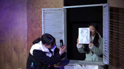 창 너머 내 친구 공연 전경(사진제공 극단 선물)