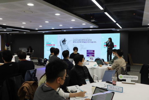 2022년 11월 진행된 ‘하나 ESG 더블임팩트 매칭펀드 데모데이’에서 차해리 파라스타엔터테인먼트 대표가 IR 피칭을 하고 있다