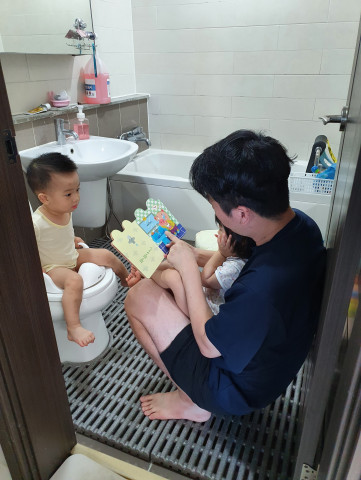 우수상: 염녹현 ‘둥이 아빠의 아침, 오전 6시 42분’