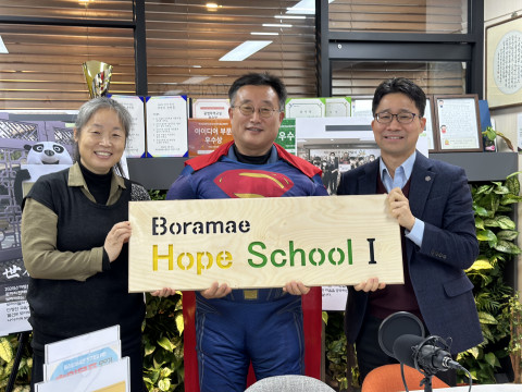 왼쪽부터 브링업인터네셔널 이경욱 국장, 서울보라매초등학교 김갑철 교장, 한국청소년연맹 허정 본부장