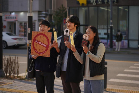 안전거리팀 디자이너 김대웅, 참여자 김희재, 조력자 전혜영