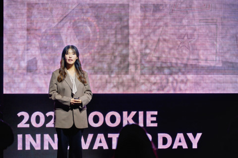 LOOKIE INNOVATOR DAY에서 ‘현장’에 관한 이야기를 발표하고 있는 오감 윤수빈 루키