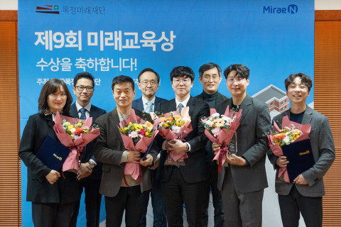 첫째 줄 왼쪽부터 대전자운중학교 전혜연 교사, 샘물중고등학교 유승민 교사, 서울상신초등학교 이현준 교사, 봉성초등학교 최주민 교사, 미림여자정보과학고등학교 이대형 교사, 미래엔 김