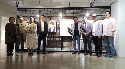 왼쪽부터 유창숙 작가, 김근영 작가, 김루인 작가, 아시아 스타 엔터테인먼트 방신석 부대표, 아시아 스타 엔터테인먼트 CCO 심형래 감독, 김호성 작가, 정재성 작가, 김일주 작가