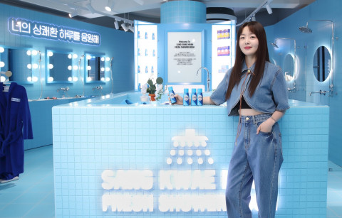 숙취해소 브랜드 큐원 ‘상쾌환’의 광고 모델 한선화가 4월 29일 성수동에 위치한 상쾌환 팝업스토어 ‘상쾌환 프레쉬 샤워 룸(상쾌환 Fresh Shower Room)’을 깜짝 방문
