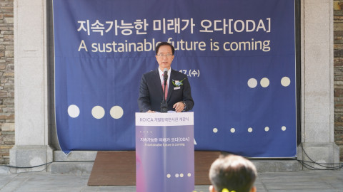 경기 성남시 코이카 본부에서 개최된 코이카 개발협력전시관 개관식에서 이윤영 코이카 이사장 직무대행이 개회사를 하고 있다