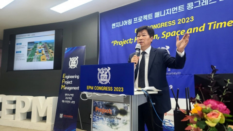 인천국제공항공사 이동혁 안전혁신처장이 기조 강연을 하고 있다