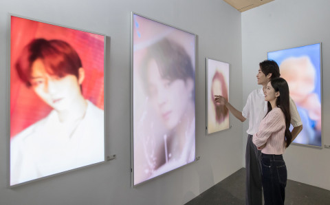 삼성전자 라이프스타일 TV ‘더 프레임’을 통해 방탄소년단(BTS), 세븐틴, 투모로바이투게더, 엔하이픈, 르세라핌 등 하이블 레이블즈 소속 아티스트들을 만날 수 있다.