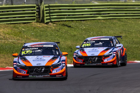 현대차 ‘엘란트라 N TCR(국내명 아반떼 N TCR)’이 6월 9~12일 열린 2023 TCR 월드투어 이탈리아 대회에서 질주하고 있다